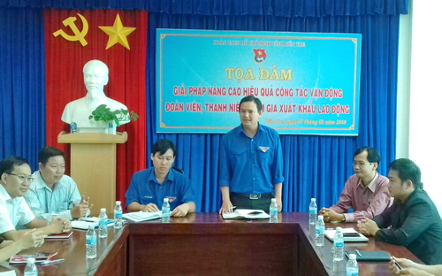 Đồng chí Nguyễn Phúc Linh - Phó Bí thư Tỉnh đoàn, Chủ tịch Hội LHTN Việt Nam tỉnh phát biểu tại buổi tọa đàm